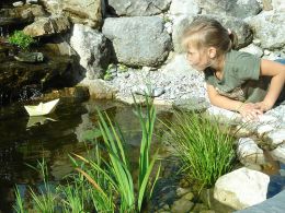 Kinder im Garten