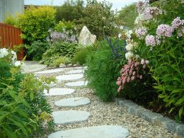 Wege im Garten